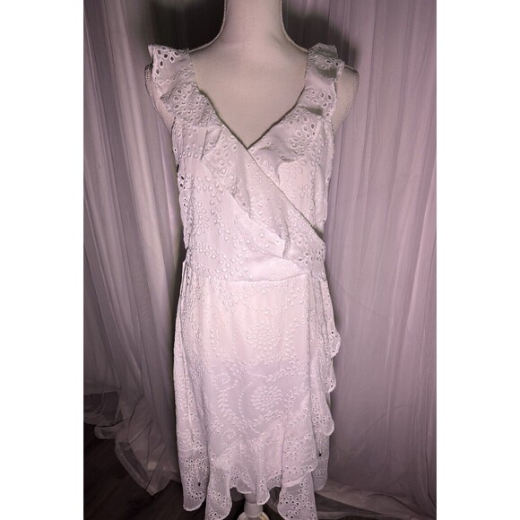 COPY White House Black Market Eyelet Ruffle Wrap Dress in White Size 12 - Picture 6 of 7